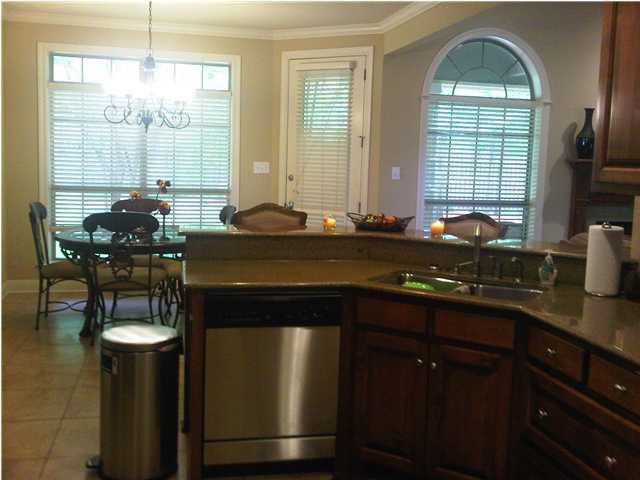 2558 Legends Row - Photo 3 of 7