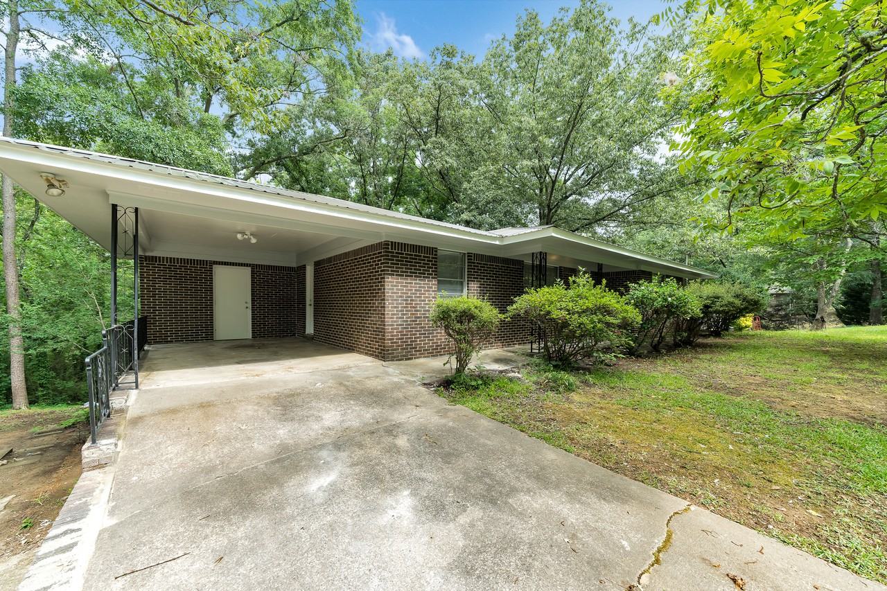 1200 Oakley Dr - Photo 2 of 33