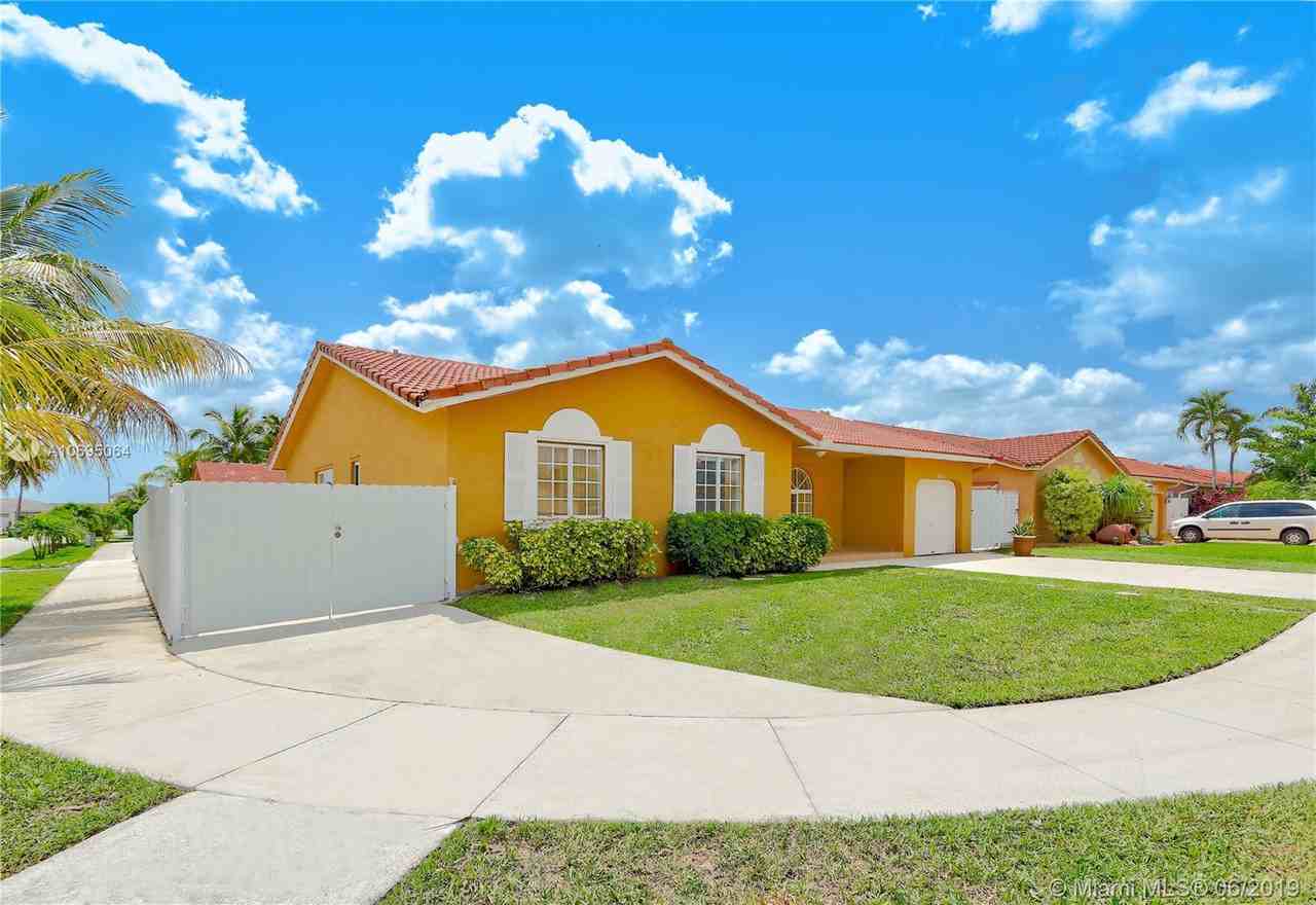 17733 Southwest 152nd Place - Photo 3 of 14