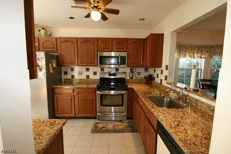 1508 Windsor Ct - Photo 3 of 9