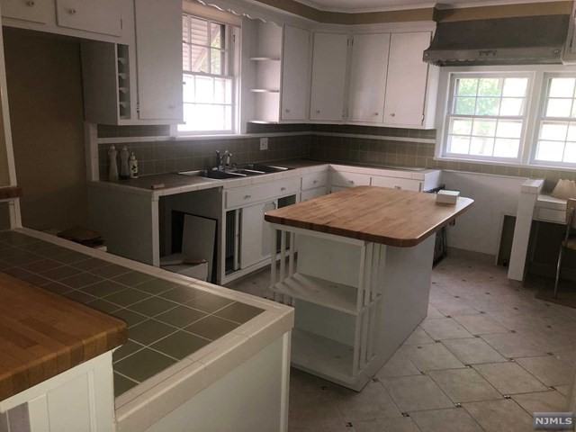 366 High Mountain Road - Photo 3 of 11