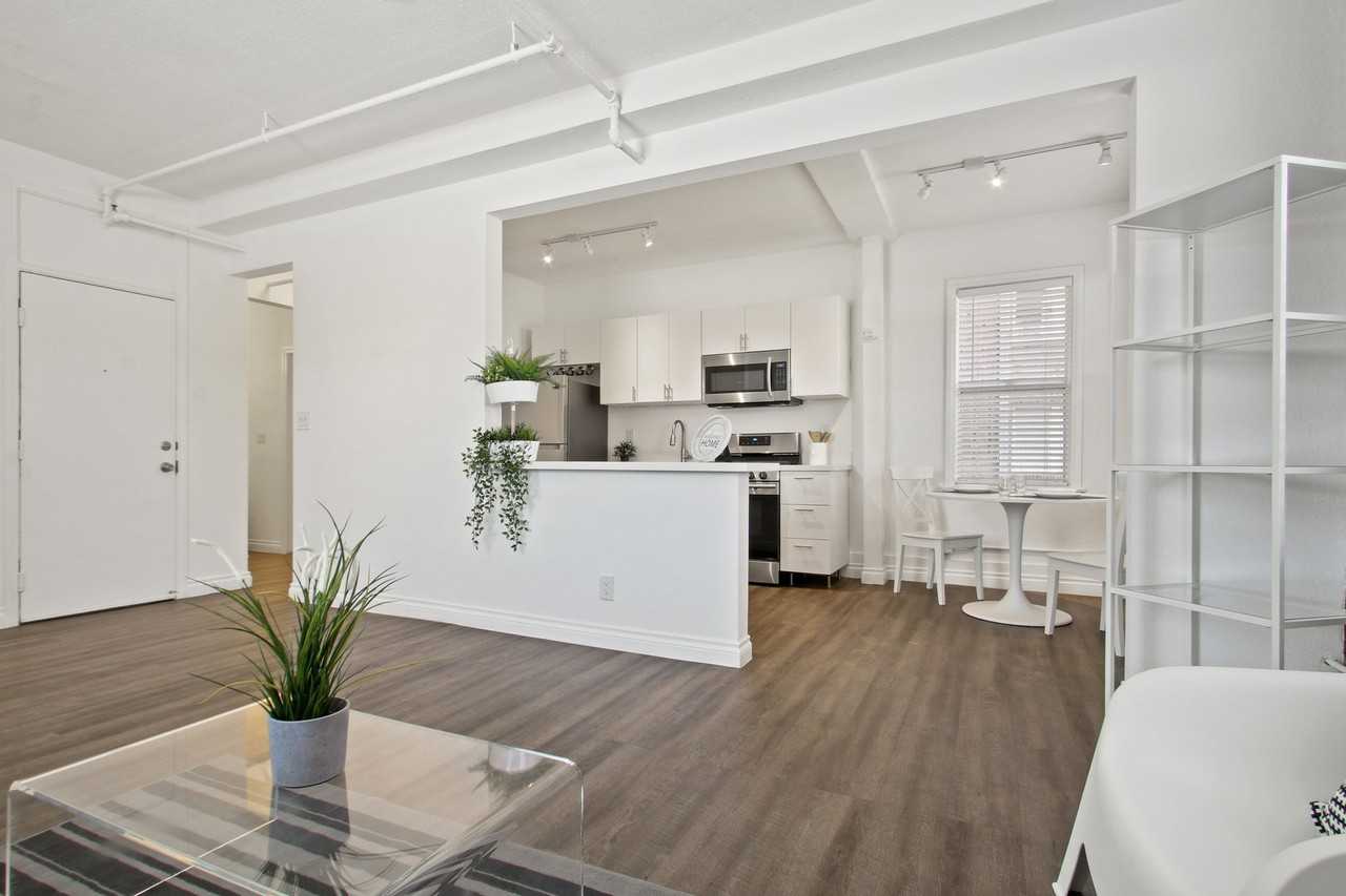 The Sinclair LA - Photo 3 of 28