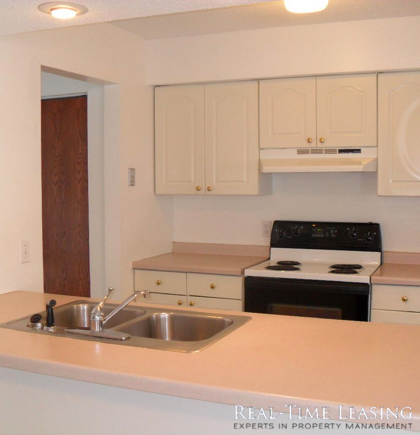 2096 Highwood Avenue East - Photo 3 of 12