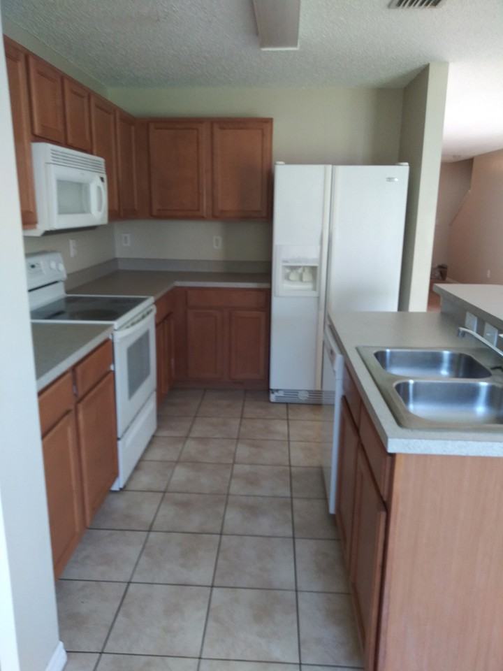 8007 Sutton Terrace Ln - Photo 3 of 15