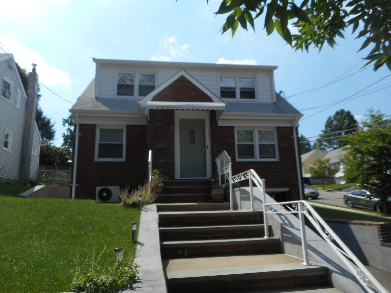 192 Maplewood Ave - Photo 2 of 10
