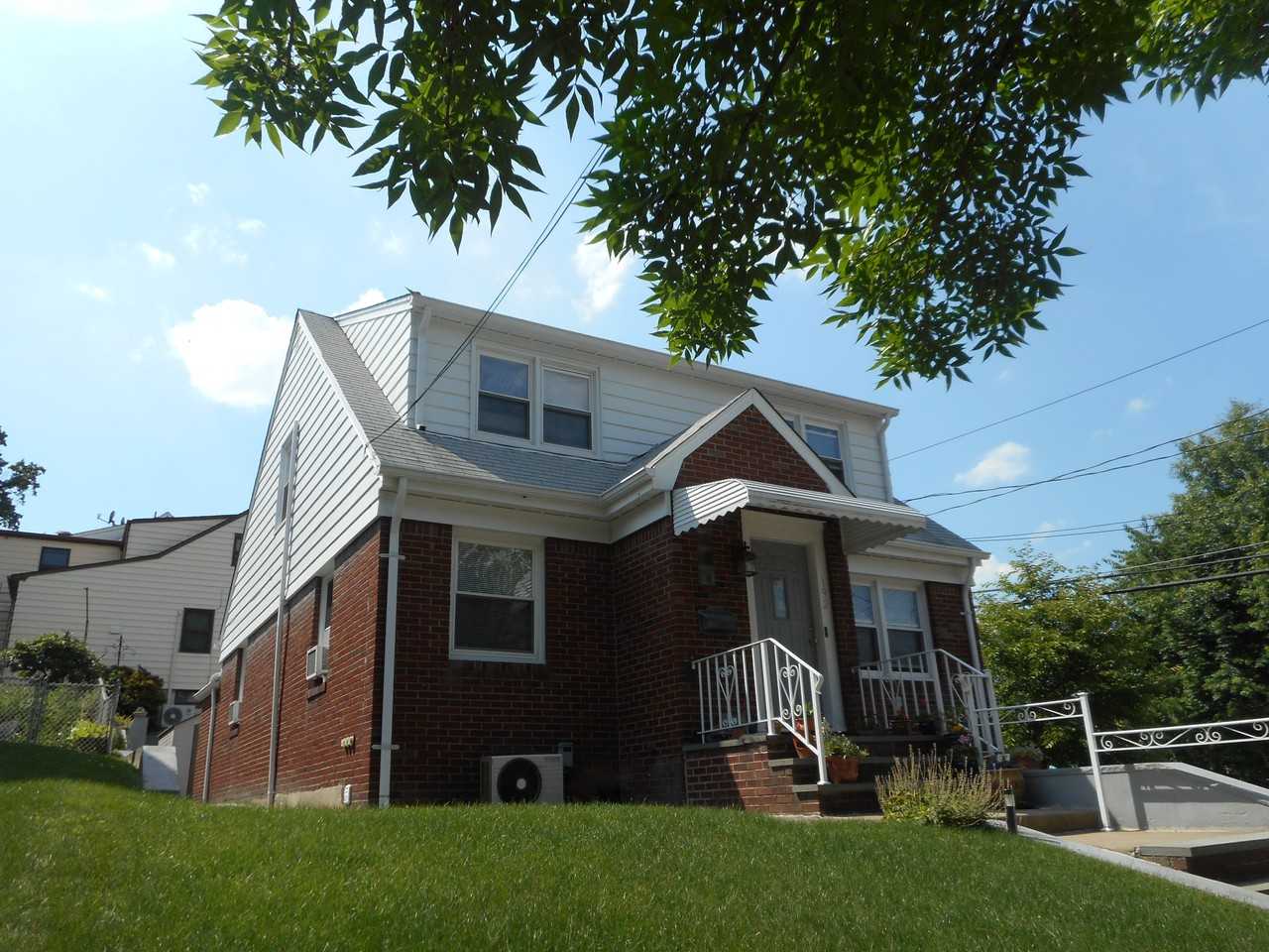 192 Maplewood Ave - Photo 3 of 10