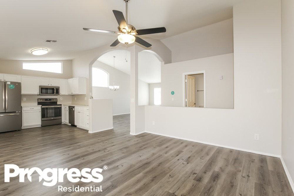11301 W Lawrence Ln - Photo 3 of 16