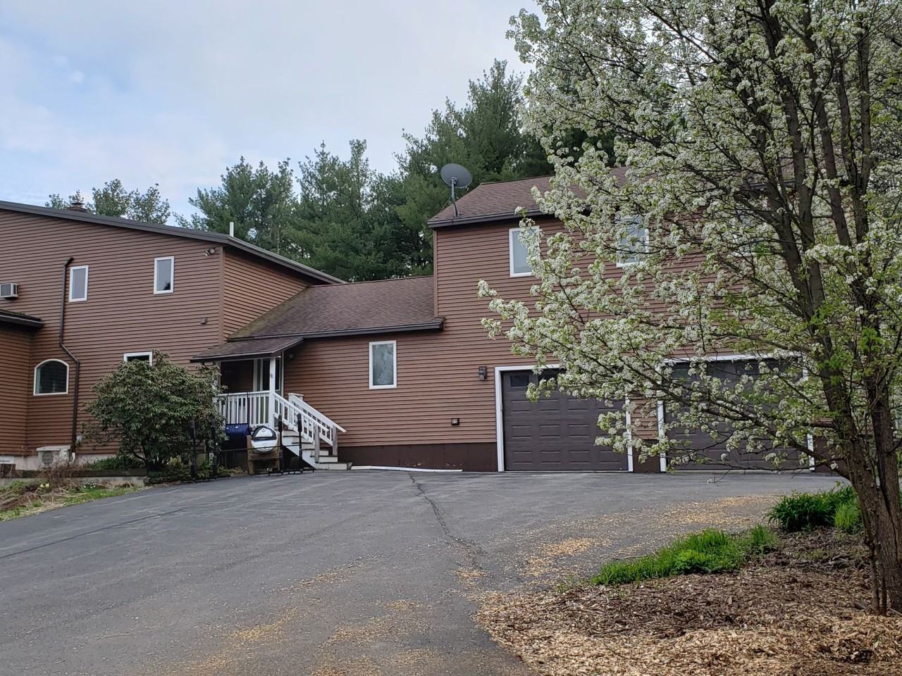 18 Apple Blossom Ln - Photo 2 of 10