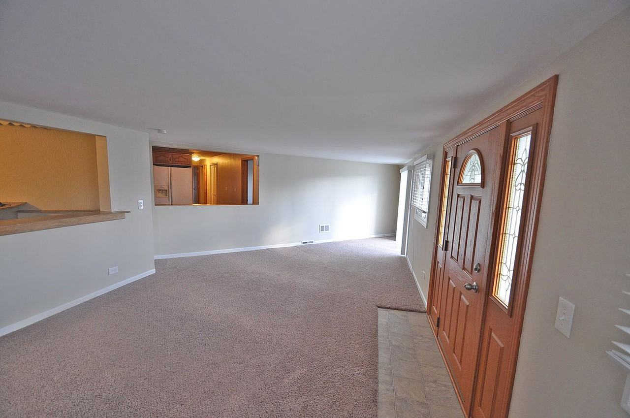 8750 Oak Park Ave - Photo 2 of 10