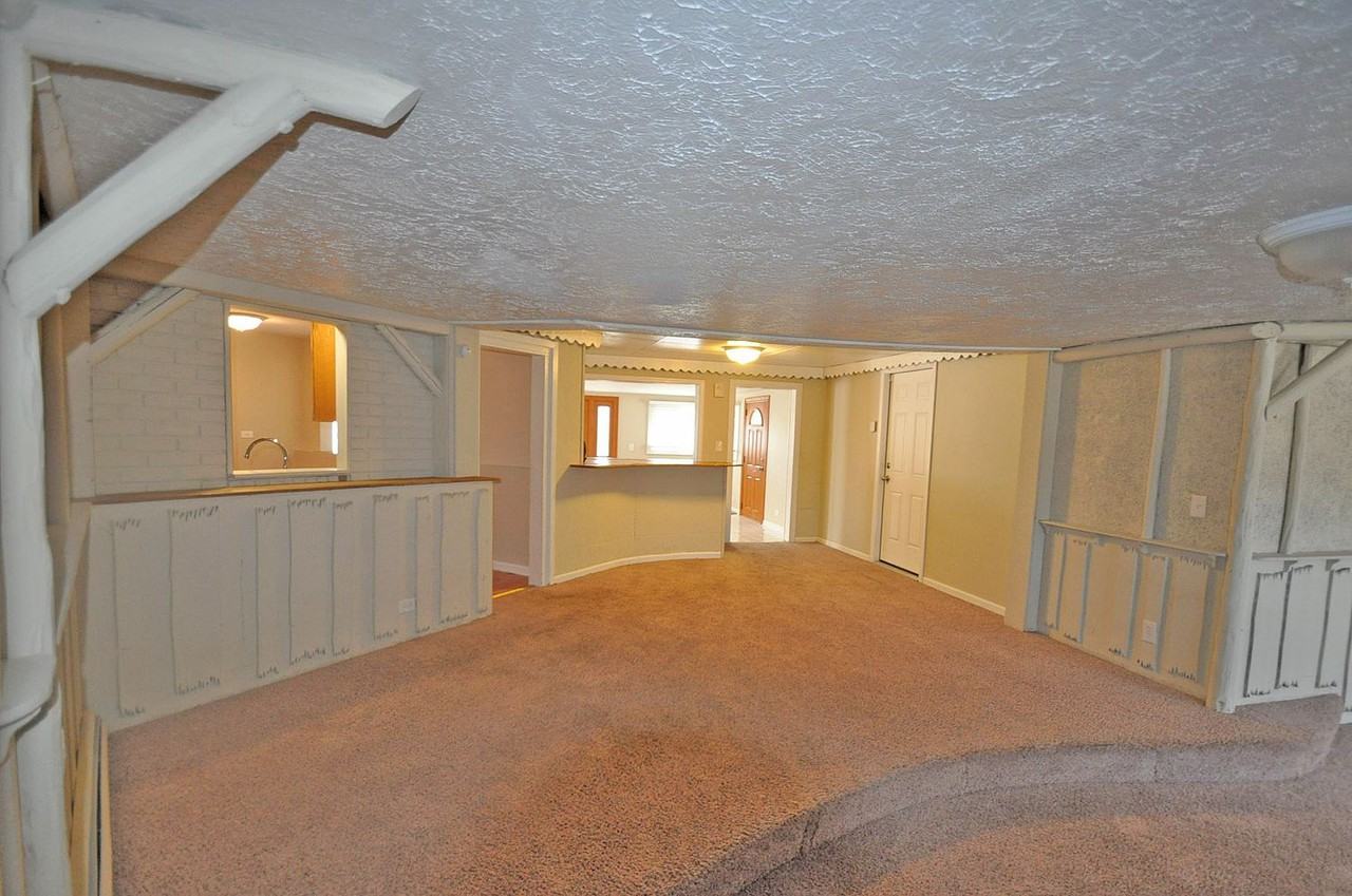 8750 Oak Park Ave - Photo 3 of 10