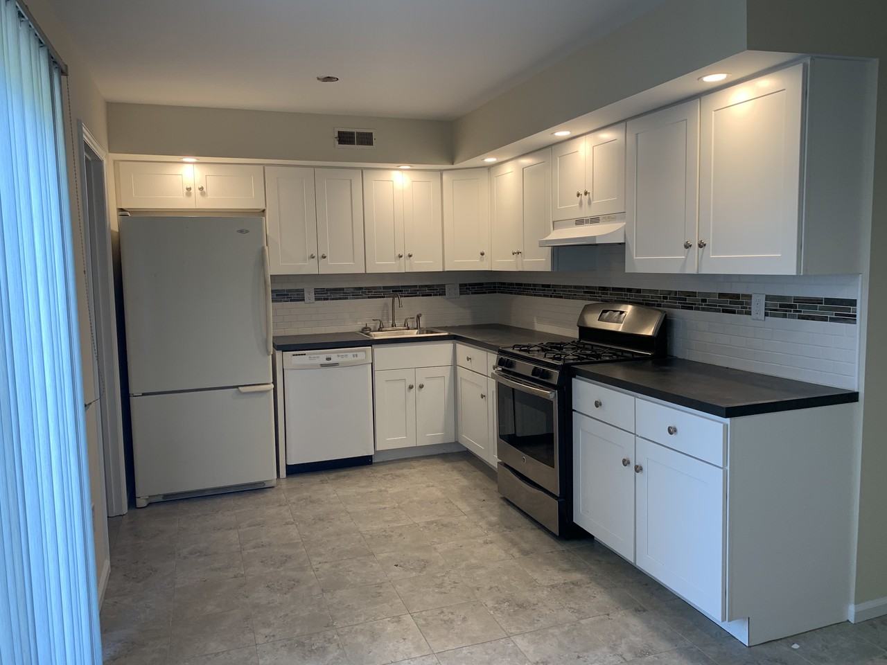 15 Colonial Square Dr - Photo 2 of 24