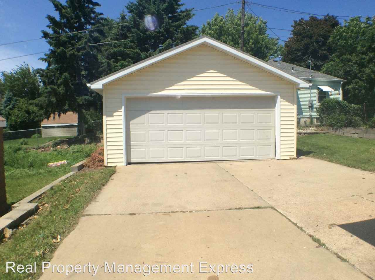 1602 W 26th St - Photo 2 of 17