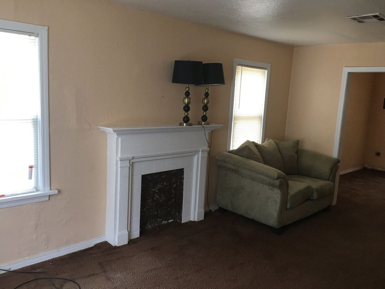 2237 NE 20th St - Photo 2 of 16