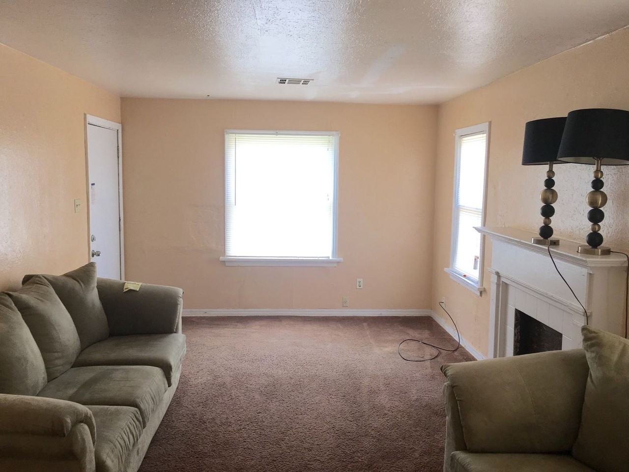 2237 NE 20th St - Photo 3 of 16