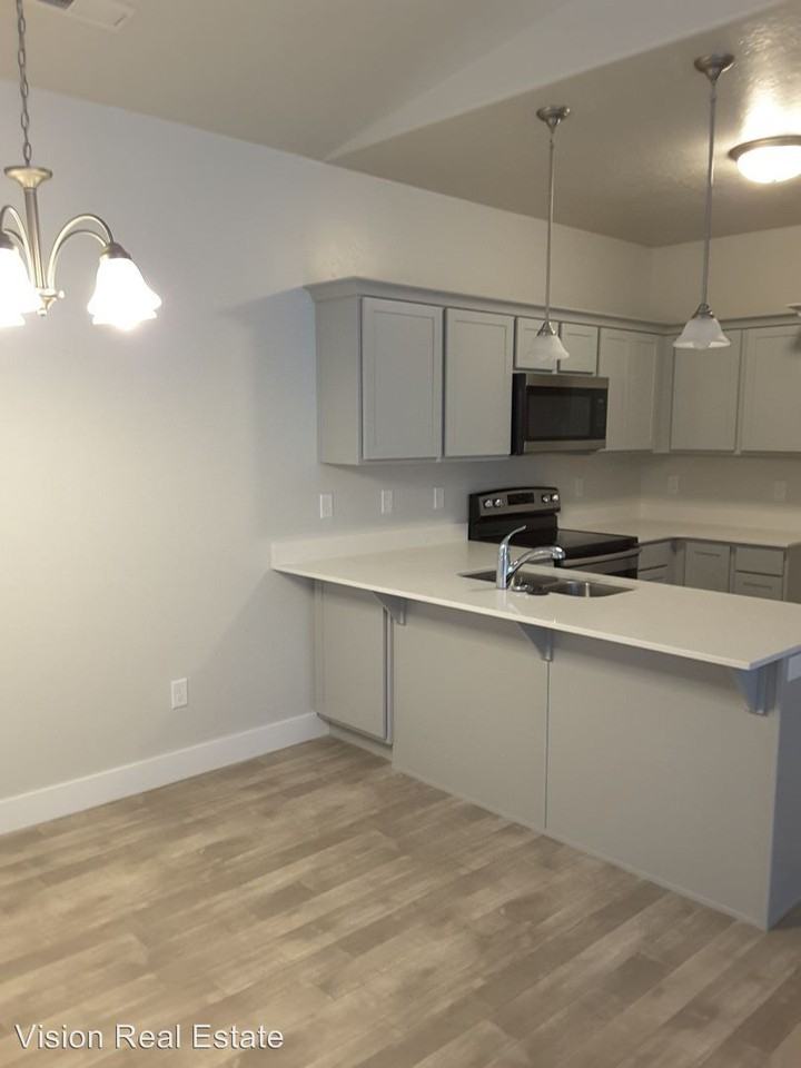 627 N Sun Peak Dr - Photo 3 of 15