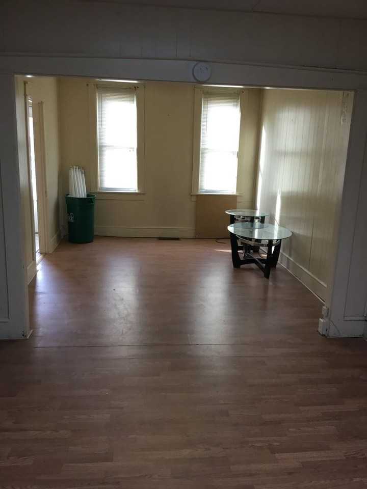 449 S Plum St - Photo 2 of 10