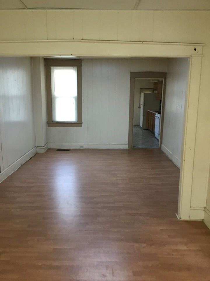 449 S Plum St - Photo 3 of 10