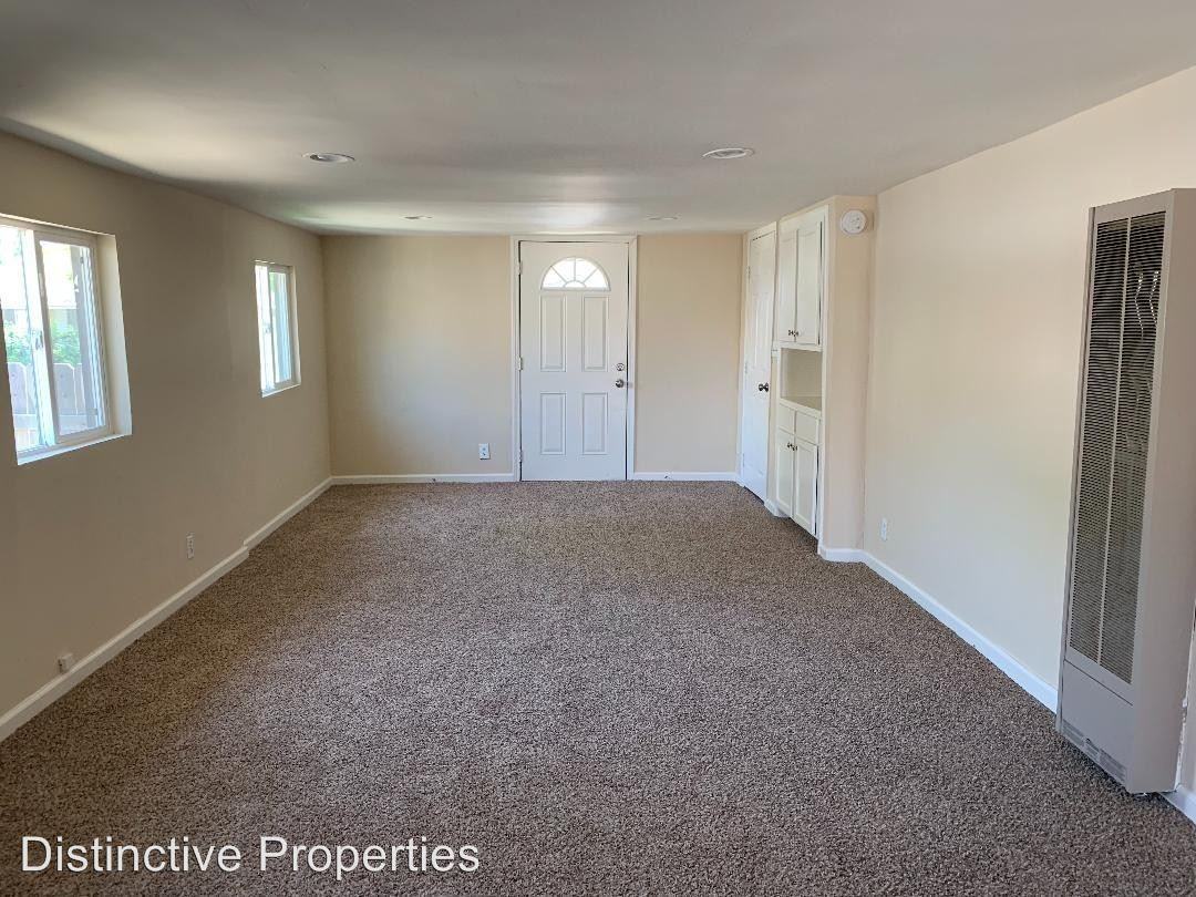 210 E St - Photo 2 of 9