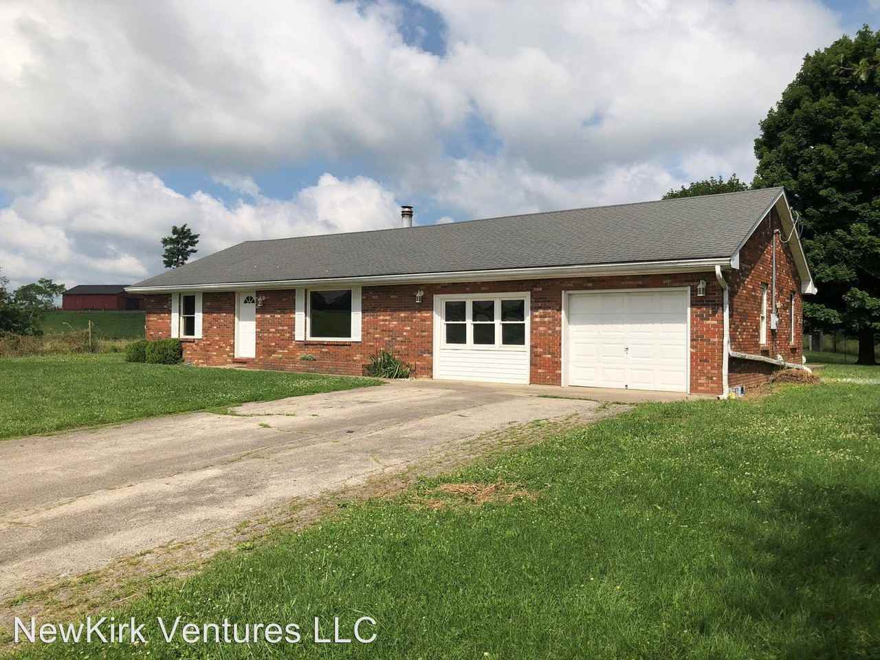 1645 Whitaker Ln - Photo 2 of 17