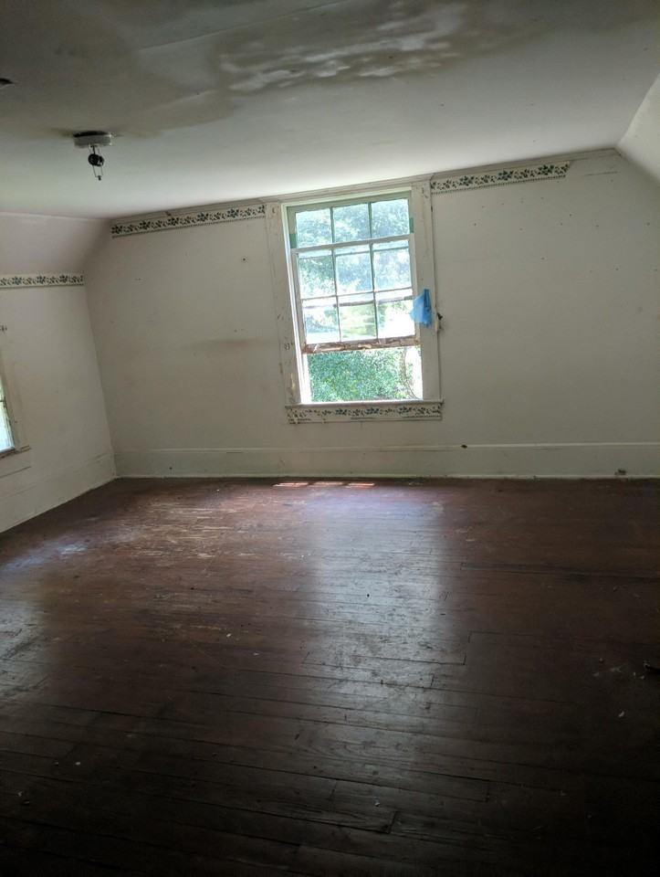 131 Furman St - Photo 2 of 6