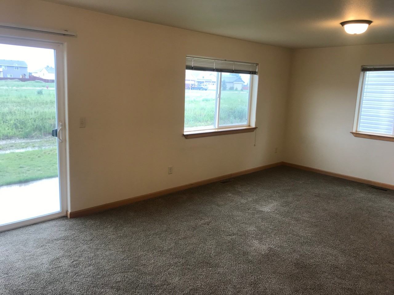 112 7th St Sw - Photo 3 of 8