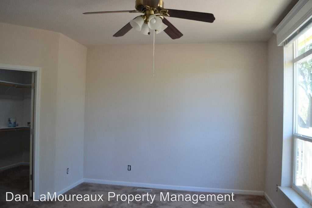 215 Dahlstrom Rd - Photo 2 of 22