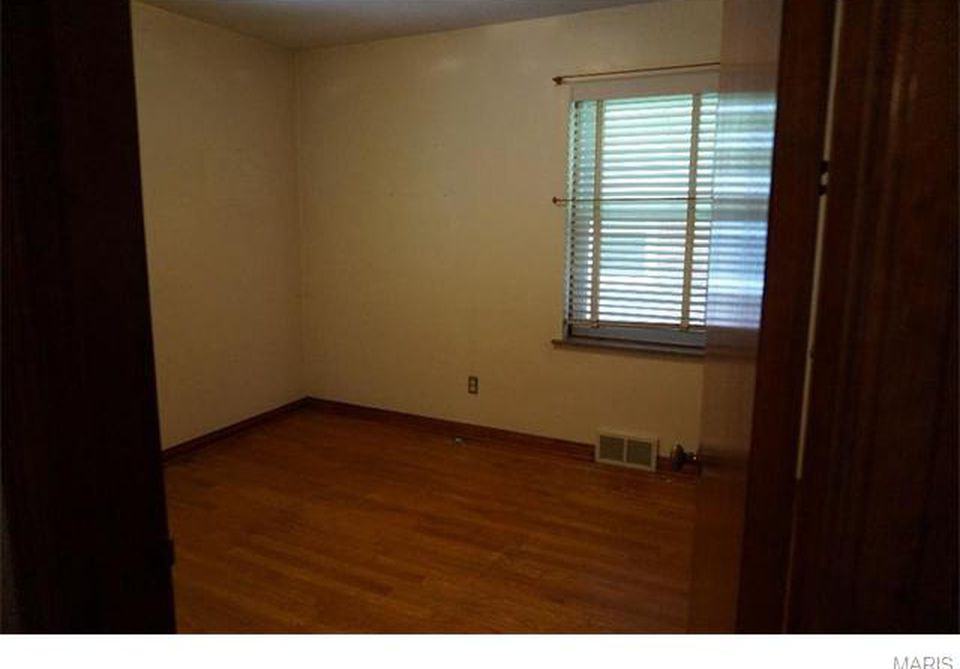 729 Alleghany Ave - Photo 3 of 6