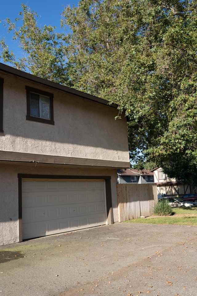 1061 Bennington St - Photo 2 of 26
