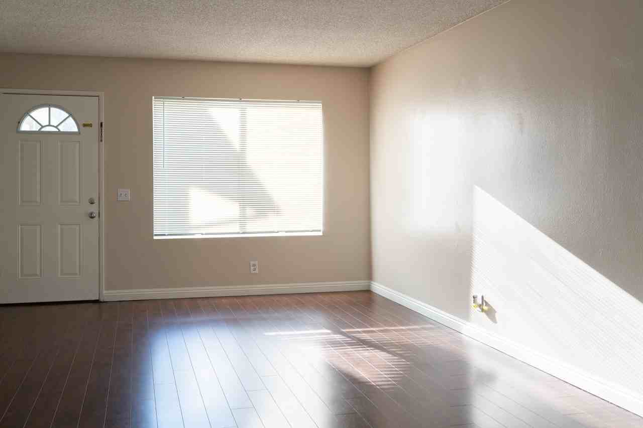 1061 Bennington St - Photo 3 of 26