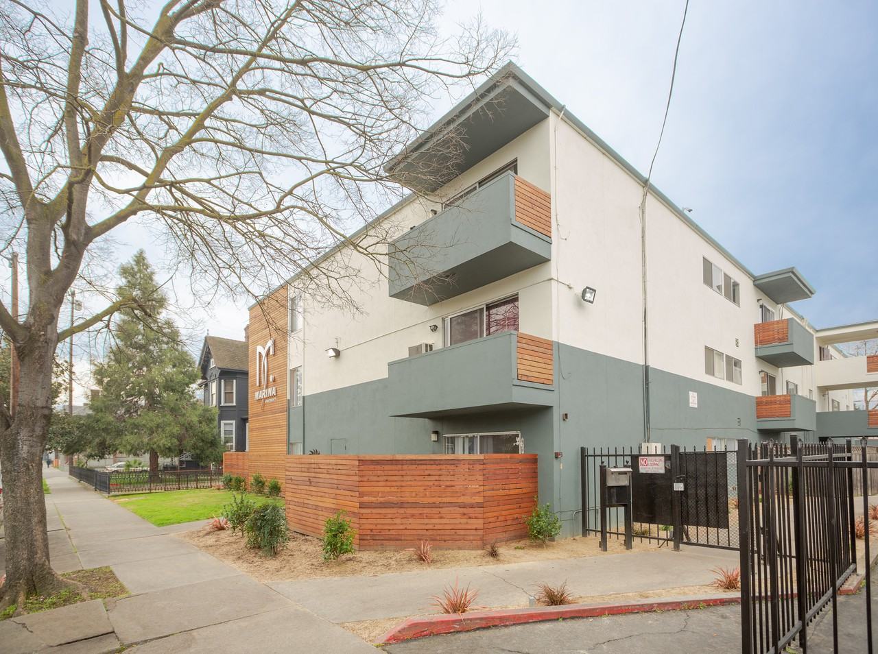 1025 N Madison St - Photo 2 of 4