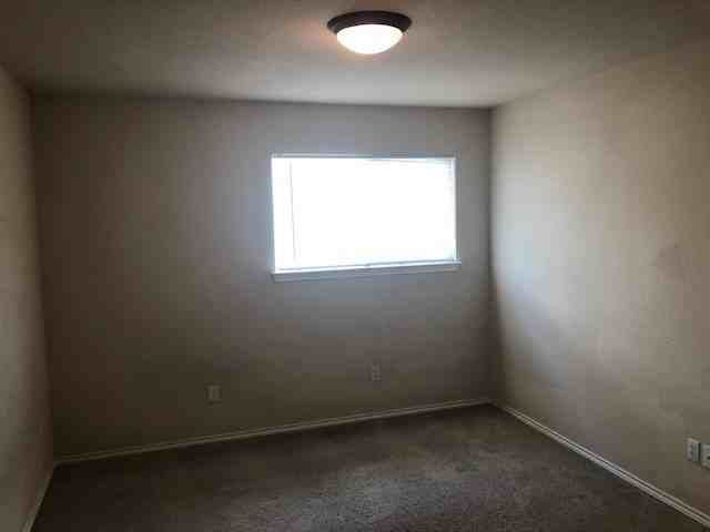 332 Liberty St - Photo 4 of 12