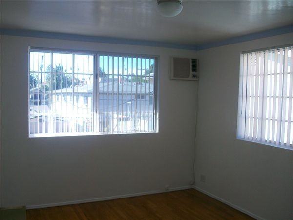 1749 North Mariposa - Upper - Photo 3 of 5