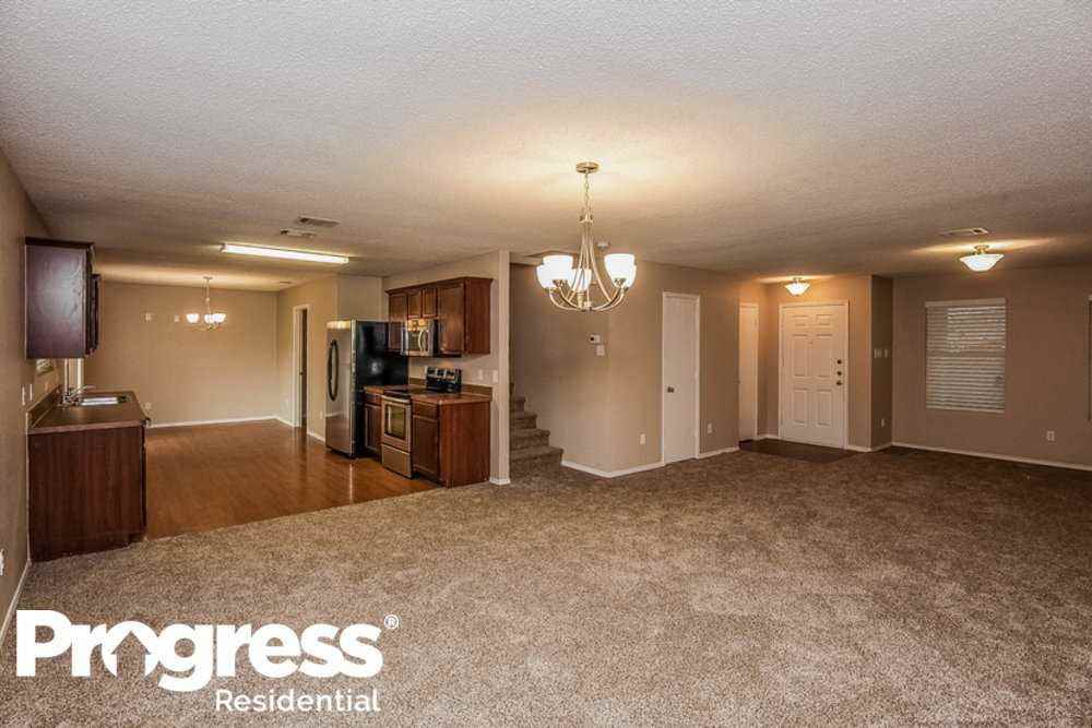 317 Blairwood Dr - Photo 3 of 12