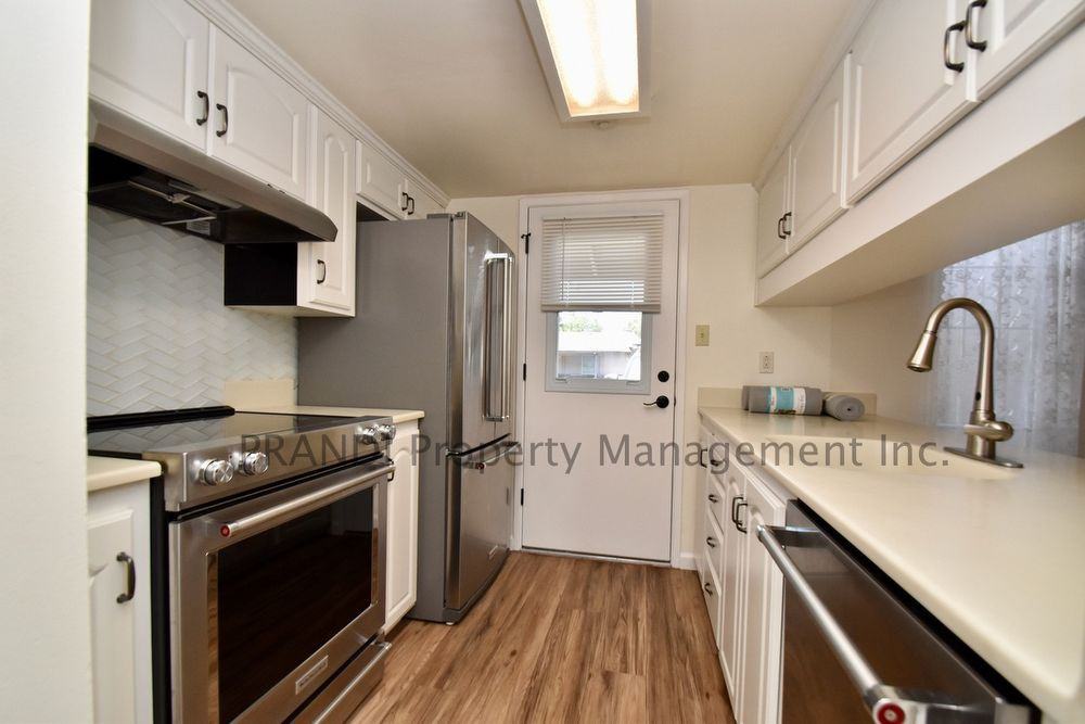 135 Roundtree Blvd - Photo 3 of 11