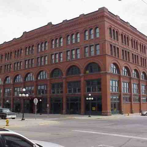 Call Terminal Apartments - Photo 3 of 15