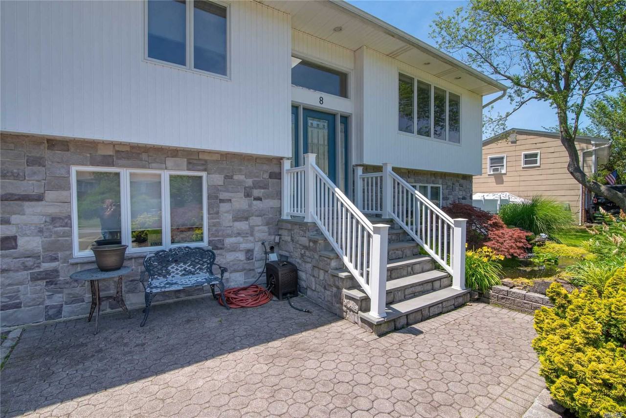 8 Martha Ln - Photo 2 of 20