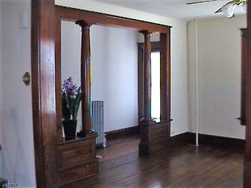 702 Beacon St - Photo 3 of 8