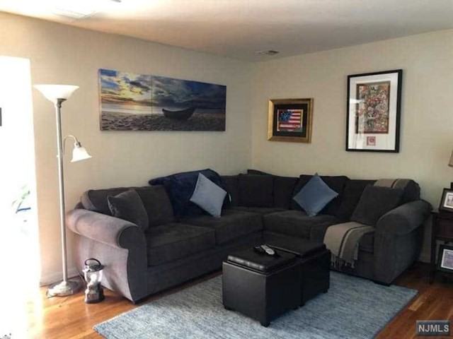 27 Willet St - Photo 2 of 10