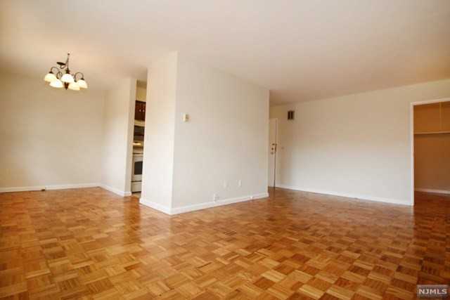 207 N Maple Ave - Photo 3 of 18