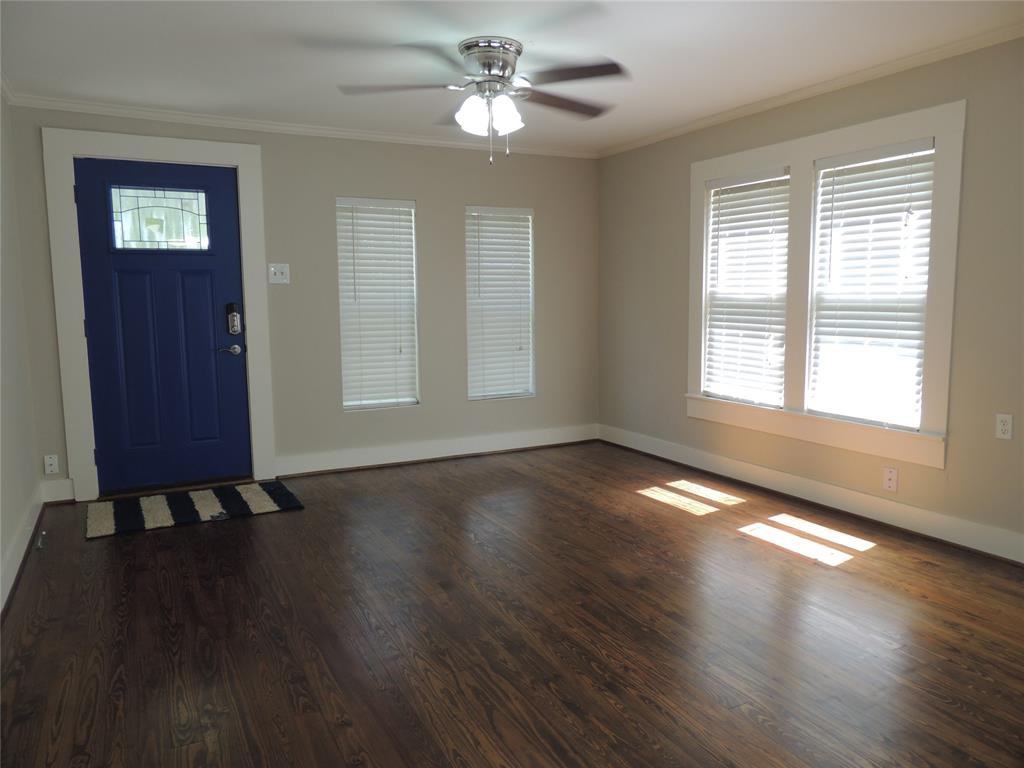 1403 6th St - Photo 3 of 17