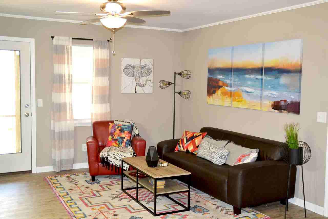 1130 Jack Warner Parkway - Photo 3 of 13