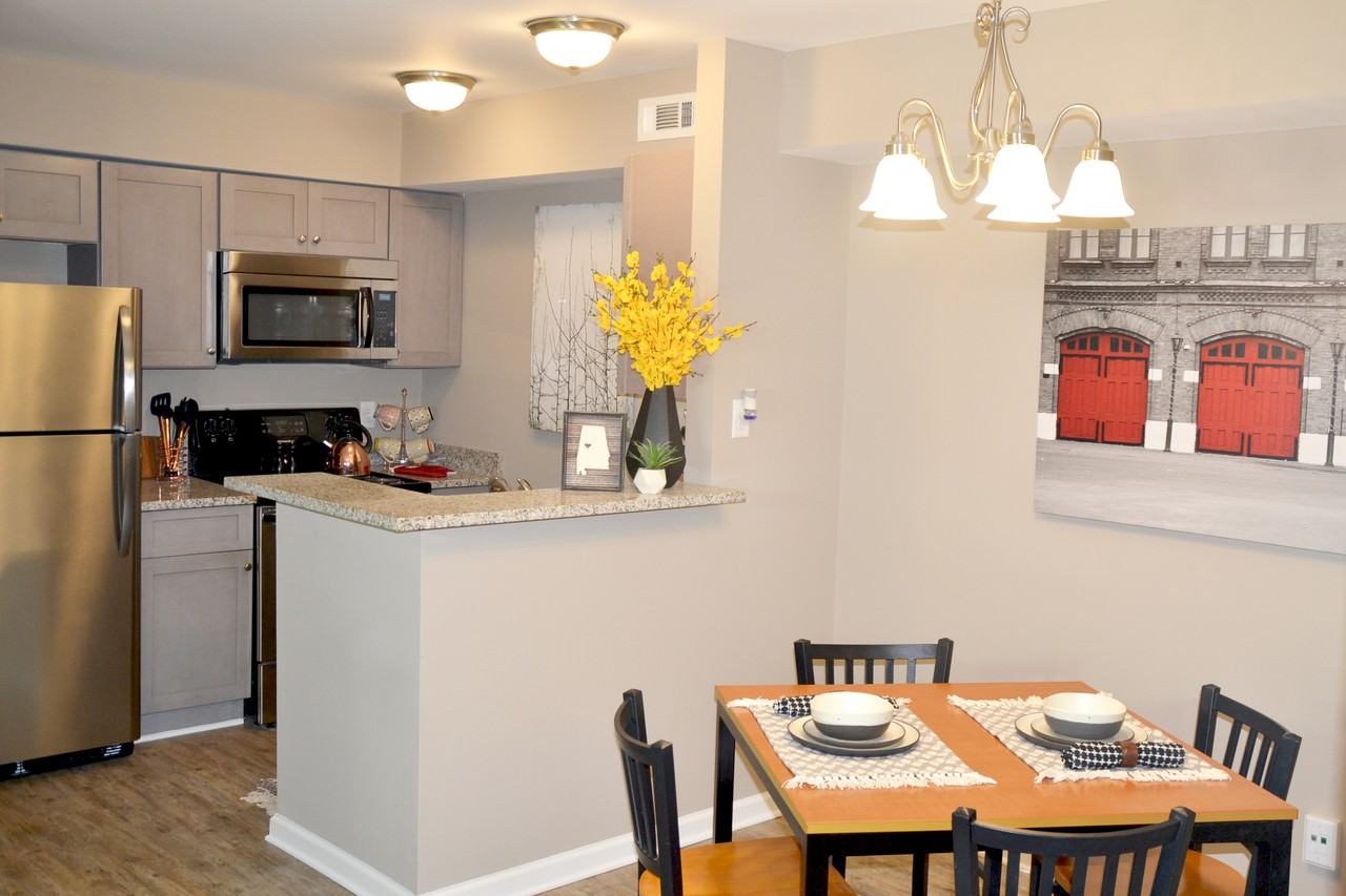 1130 Jack Warner Parkway - Photo 2 of 13