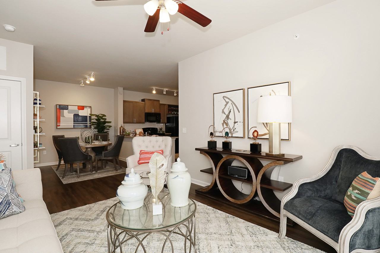 Overlook Exchange - Photo 6 of 32