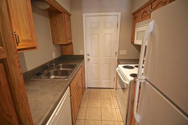 3346 Charlotte St - Photo 2 of 3