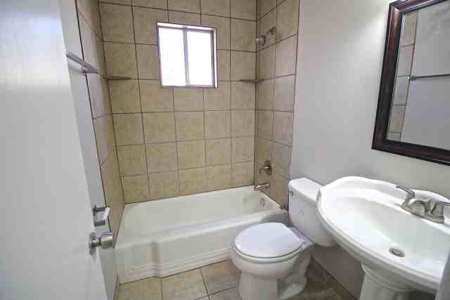 3346 Charlotte St - Photo 3 of 3