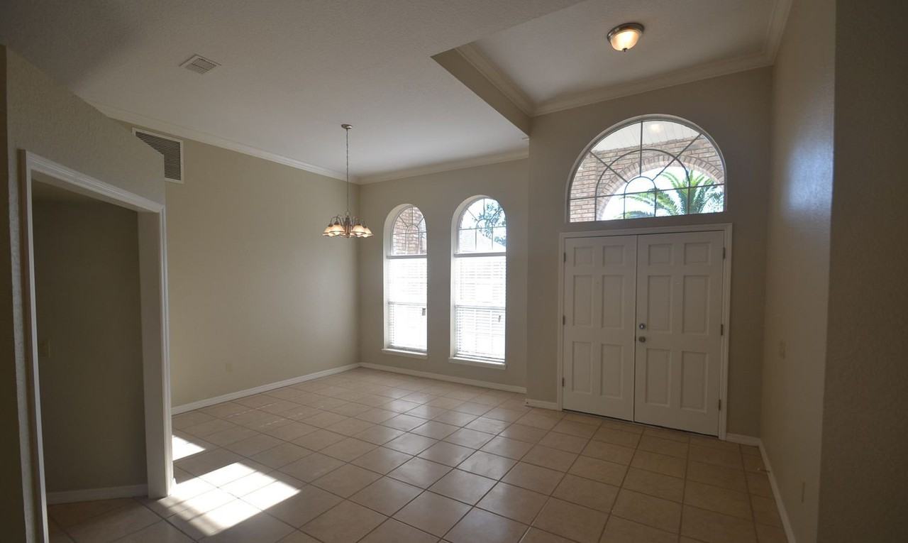 116 Balmoral Ct - Photo 2 of 11
