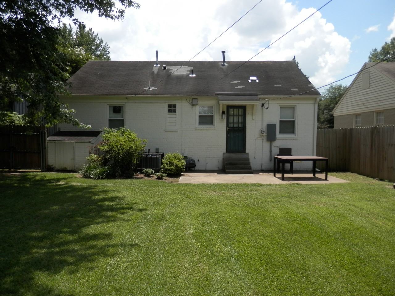 3122 N Lafayette Cir - Photo 3 of 10