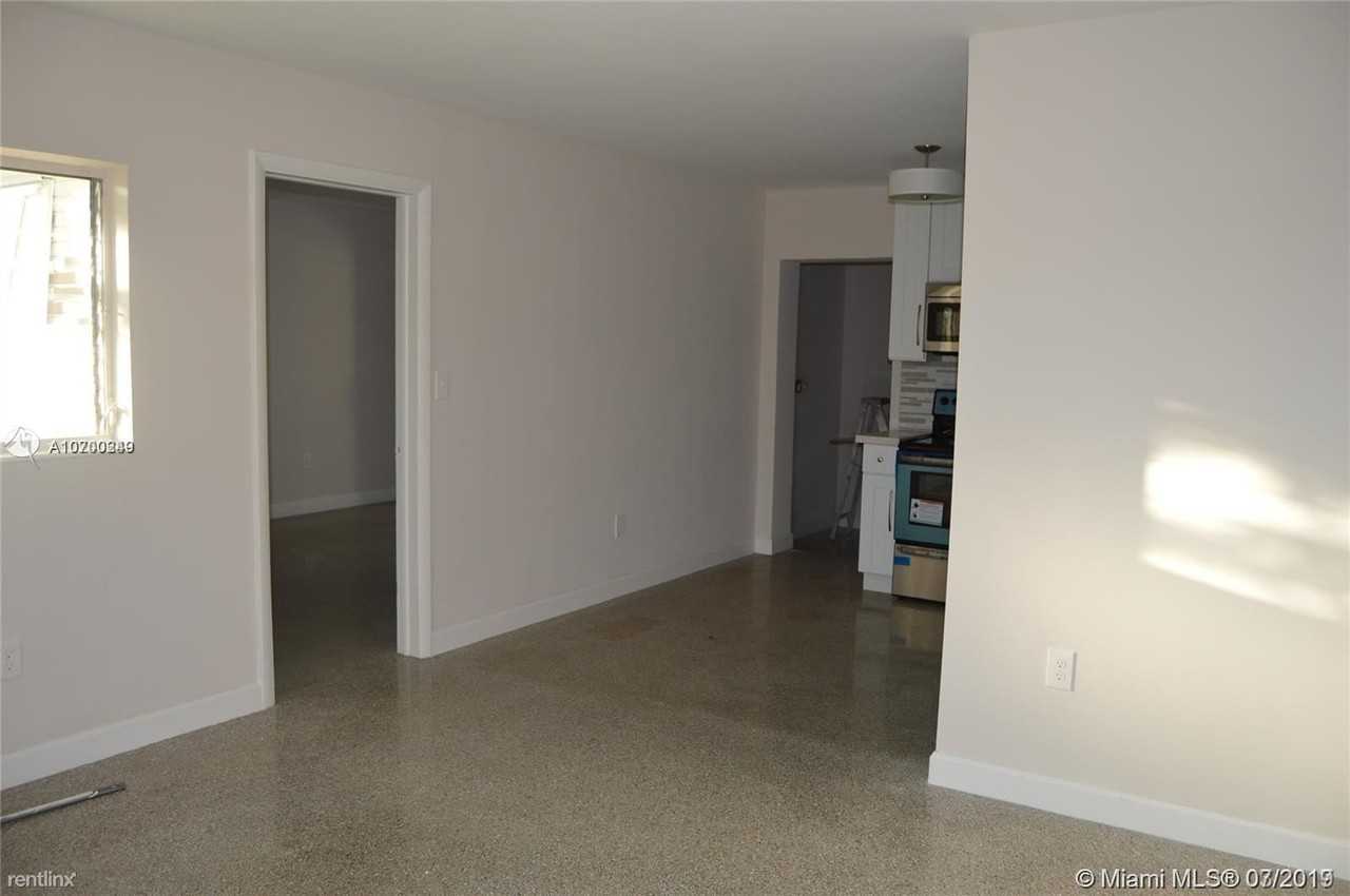 6515 Sw 21st St - Photo 2 of 9