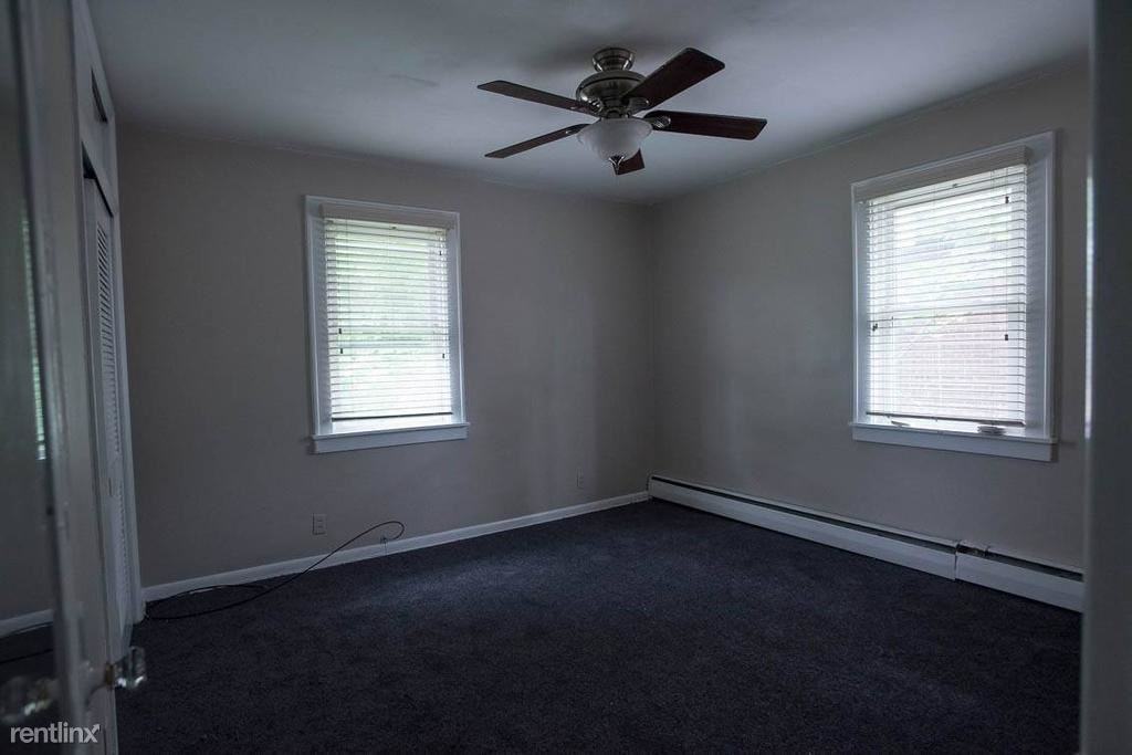 1027 Macon Ave - Photo 3 of 17