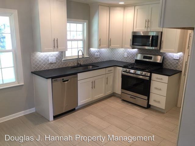8410 Summit St - Photo 2 of 12